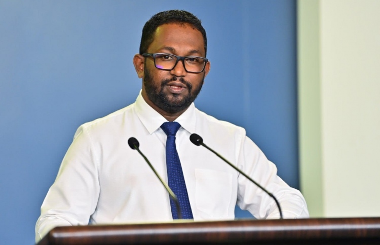 ސިޔާސަތާ ދެކޮޅަށް މަސައްކަތްކުރާ ނަމަ މަގާމު އަތުލާނެ