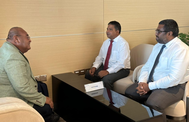 މަސްވެރިކަންކުރާ ގޮތްބަލަން ކިރިބަސްގެ ވަޒީރު ރާއްޖެއަށް