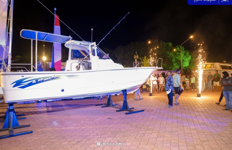 ޔަންމާގެ 1400 ހޯސްޕަވަރުގެ އިންޖީނަކާއި ސްޕީޑްބޯޓެއް