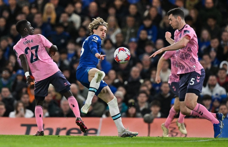 ޗެލްސީ މޮޅެއްނުވި، ކޮންޓޭގެ ފާޑުކިޔުން ޓޮޓެންހަމަށް