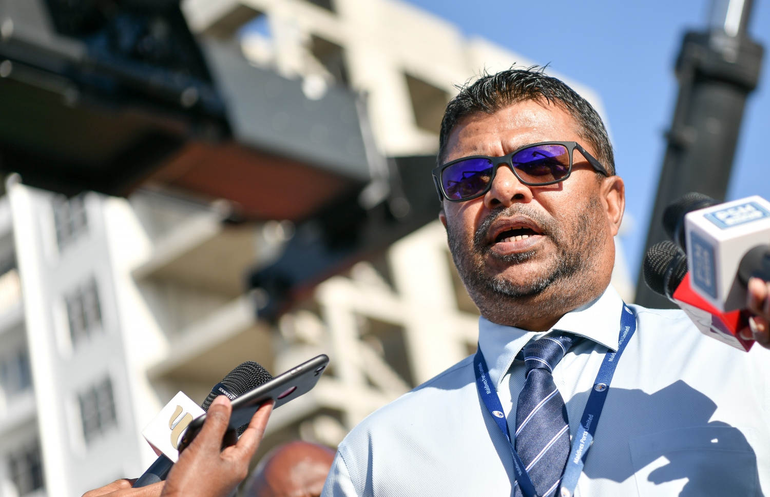 އެމްޕީއެލްގެ ސީއީއޯ ޝާހިދު މީޑިއާތަކަށް މައުލޫމާތު ދެއްވަނީ. އޭނާ ވިދާޅުވީ، މުދާ ކްލިއާ ކުރުން މިދިޔަ އަހަރަށް ވުރެ ވެސް އަވަސް ވާނެ ކަމަށް-- ފޮޓޯ: ނިޝާން އަލީ/ މިހާރު