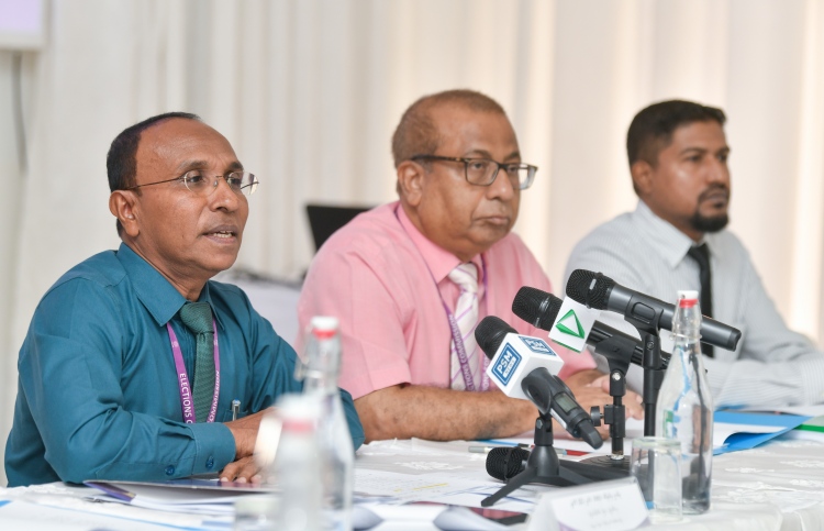 މޮނިޓަރުންނަށް ވެވޭނީ އެކްރެޑިޓް ނޫސްވެރިންނަށް އެކަނި