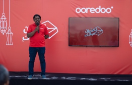 އުރީދޫގެ ސީއޯއޯ ހުސެއިން ނިޔާޒް ރޯދަ އޮފާތަކުގެ މައުލޫމާތު ހިއްސާ ކުރައްވަނީ. -- ފޮޓޯ: އުރީދޫ