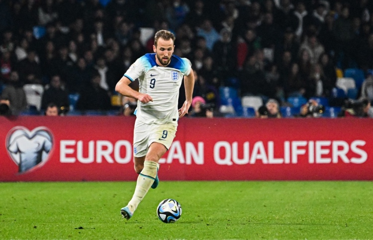 އިޓަލީ އަތުން އިންގްލެންޑަށް މޮޅެއް، ކޭން އަށް ރެކޯޑެއް