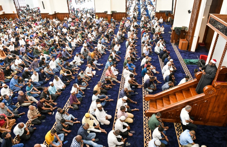 ހުކުރު ހުތުބާތަކުގެ އިނގިރޭސި ތަރުޖަމާ ފޮތެއް ނެރެފި