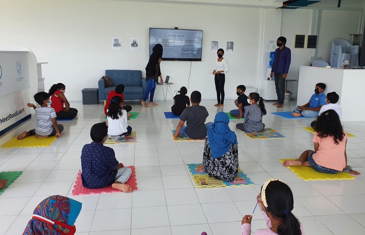 ދަ ސާކަލްއާއެކު، ހަނާންގެ ކުރިމަގަށް އަލިކަމެއް