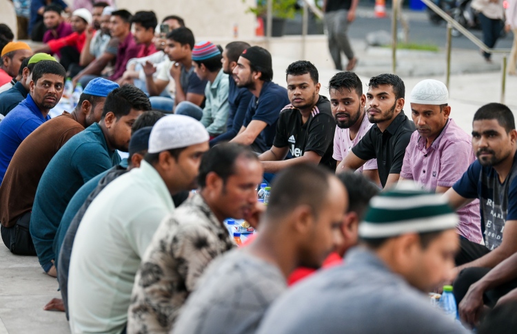 ބެންގާލީ ބަހުން ދީނީ ޕްރޮގްރާމް ހިންގަން މީހުން ހޯދަނީ