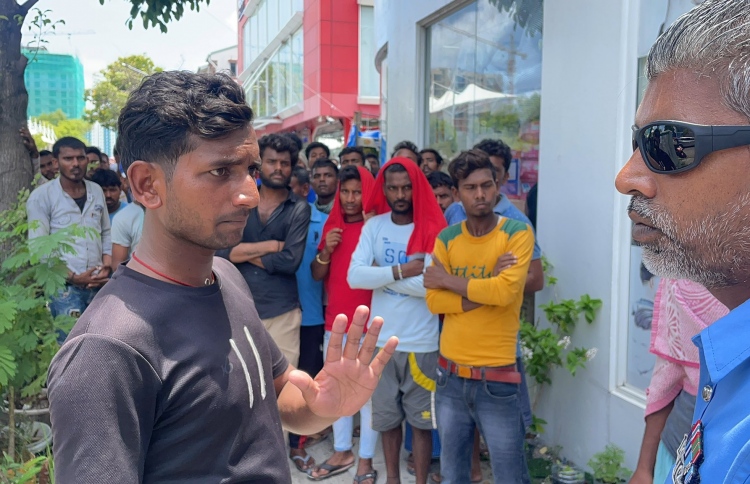 ފްލެޓްތައް ހަދާ މުވައްޒަފުން އަލުން މަސައްކަތަށް