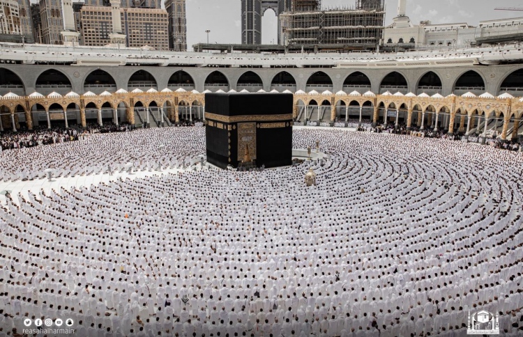 ދެ ޙަރަމްގައި ގައުމުތަކުގެ 1.3 މިލިއަން އަޅުވެރިން