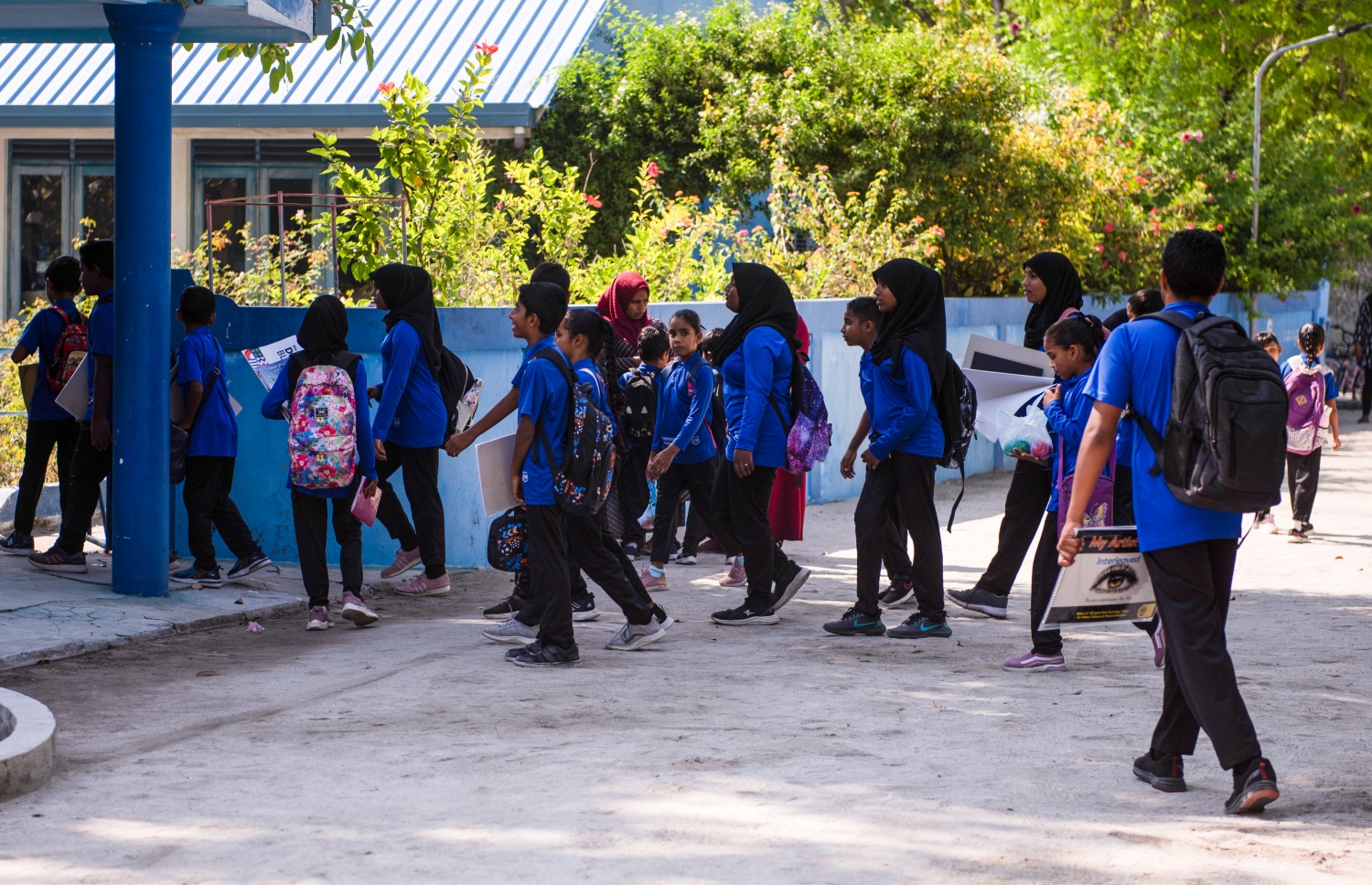 ދަރަނބޫދޫ ސްކޫލު ކުދިން ސްކޫލަށް ވަންނަނީ -- ފޮޓޯ: ވިޝާހު ޒަރީރު/ މިހާރު