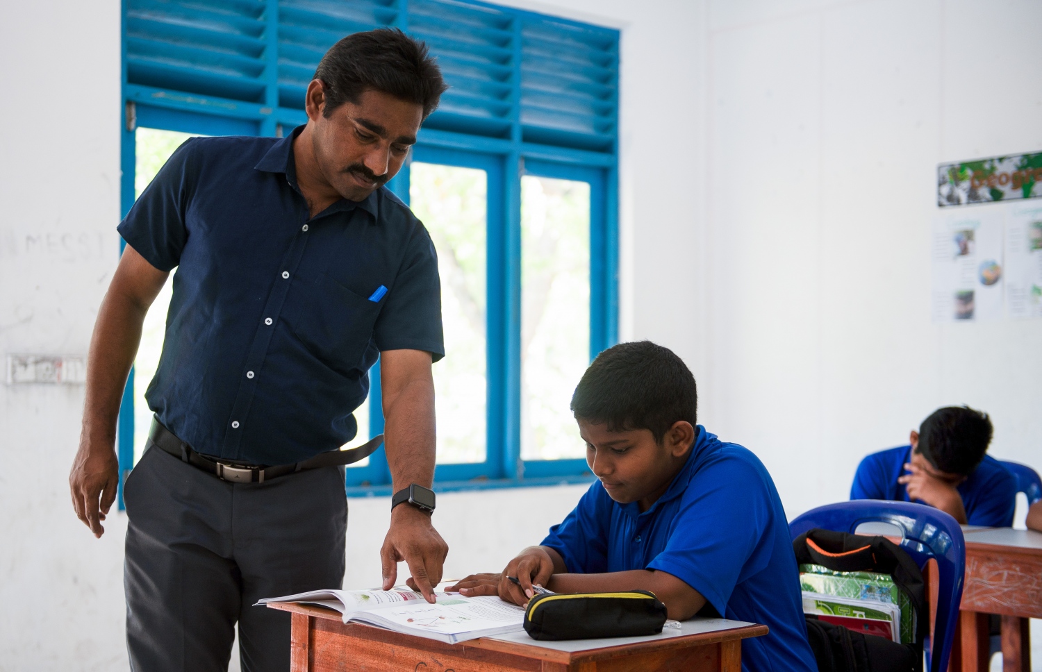 ދަރަނބޫދޫ ސްކޫލުގައި ދަރިވަރަކު ކިޔަވަނީ -- ފޮޓޯ: ވިޝާހު ޒަރީރު/ މިހާރު