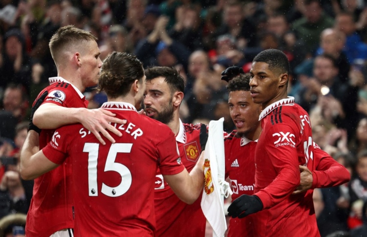 ނިއުކާސަލް މަގާމް ދަމަހައްޓައިފި، ޔުނައިޓެޑް ހަތަރަކަށް