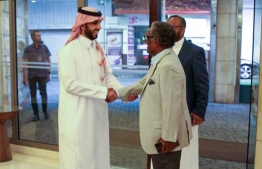 Ambassador Matrek Aldosari greets former President Mohamed Waheed at the Iftar dinner