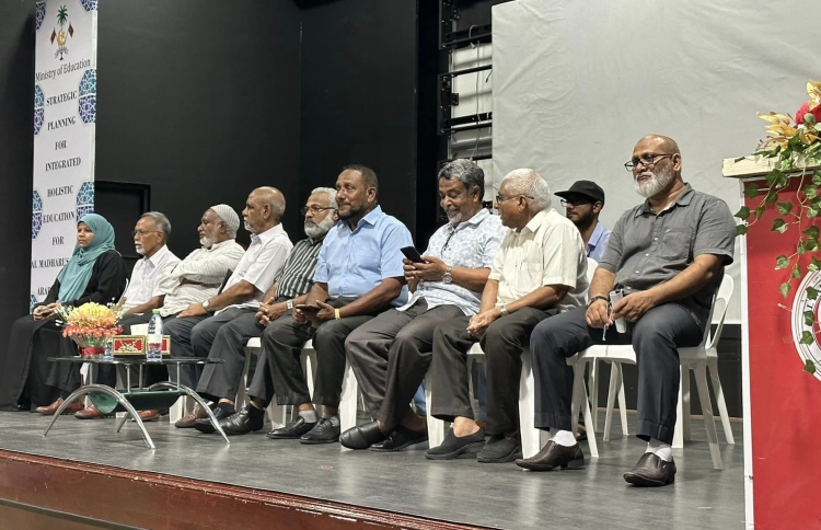 މަކަރެއް ނުހަދަން، ބަޔަކު ލަނޑުދިނީ: ސަފާގެ ވެރިޔާ