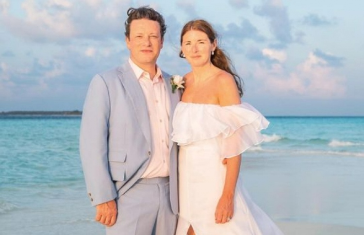 ޖޭމީ (ވ) އާއި އަންހެނުން ޖޫލްސް (ކ) ރާއްޖޭގައި