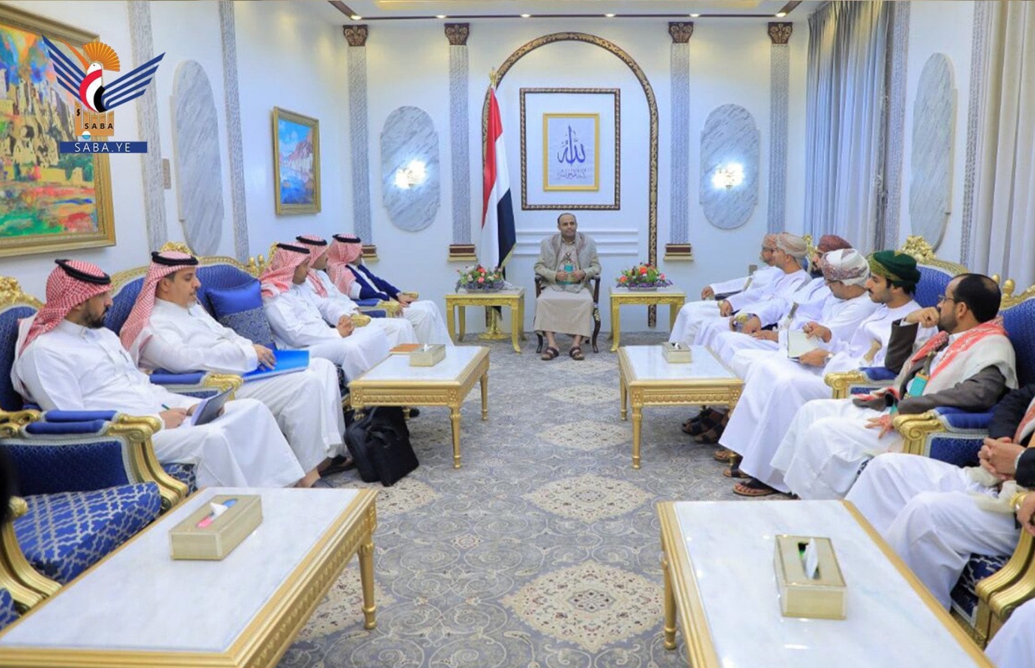 އެޕްރީލް 9، 2023؛ ޔަމަންގައި ވަކި ވެރިކަމެއް ގާއިމުކުރުމަށް މަސައްކަތް ކުރާ ހޫތީ ހަނގުރާމަވެރިންގެ ވެރިޔާ މަހްދީ އަލް މަޝްހަދު (މ) ވެރިރަށް ސަންއާގައި ސައޫދީ އަރަބިއްޔާ ވަފްދުގެ (ވ) ބޭފުޅުންނާ ބައްދަލު ކުރައްވަނީ.