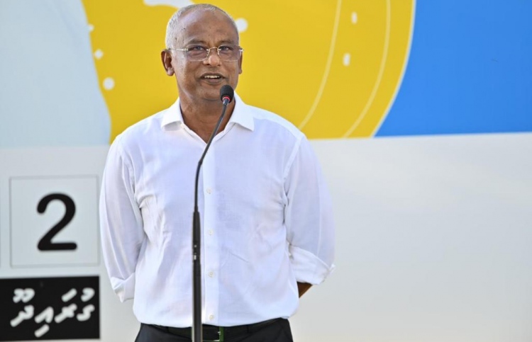 ތިން ބާރުގެ ވެރިން ސިޔާސީ ހަލަބޮލިކަމުން ދުރުވާންޖެހޭ