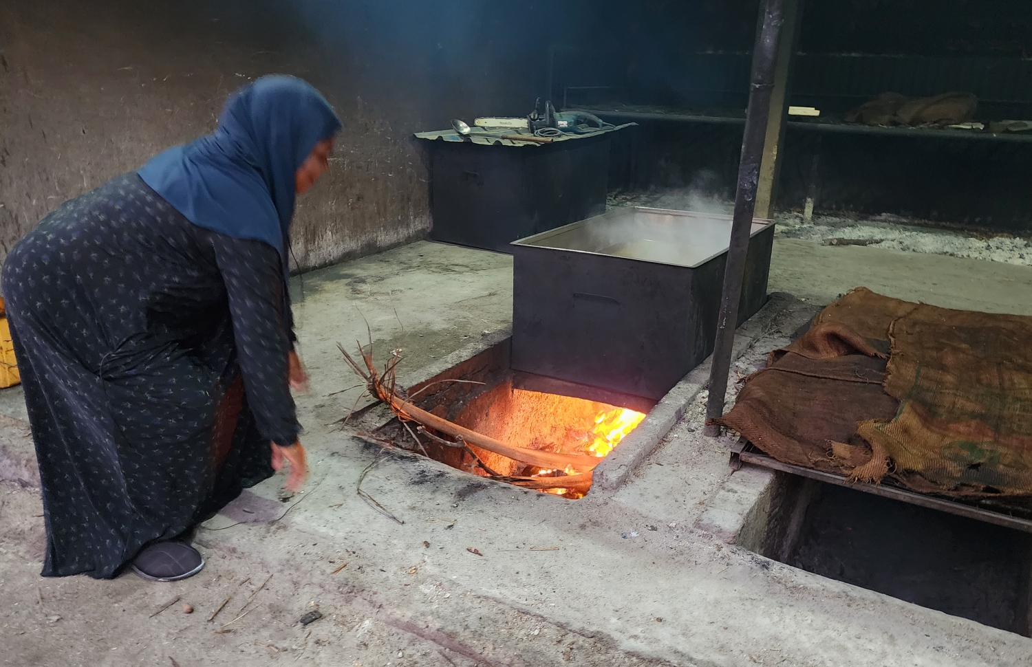 ނިލަންދޫގައި މީހަކު މަސް ކައްކަނީ: މިއީ ބުރަ ކަމެއް، އެކަމަކު ފައިދާ ބޮޑު ކަމެއް -- ފޮޓޯ: މިހާރު