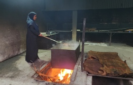 [File] Azeeza demonstrates the production of Rihaakuru in her factory
