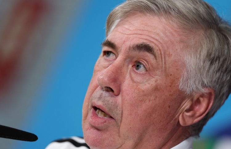 ކުއާޓާގެ ކުރިން އަންޗެލޮޓީގެ ތައުރީފް ލަމްޕާޑަށް