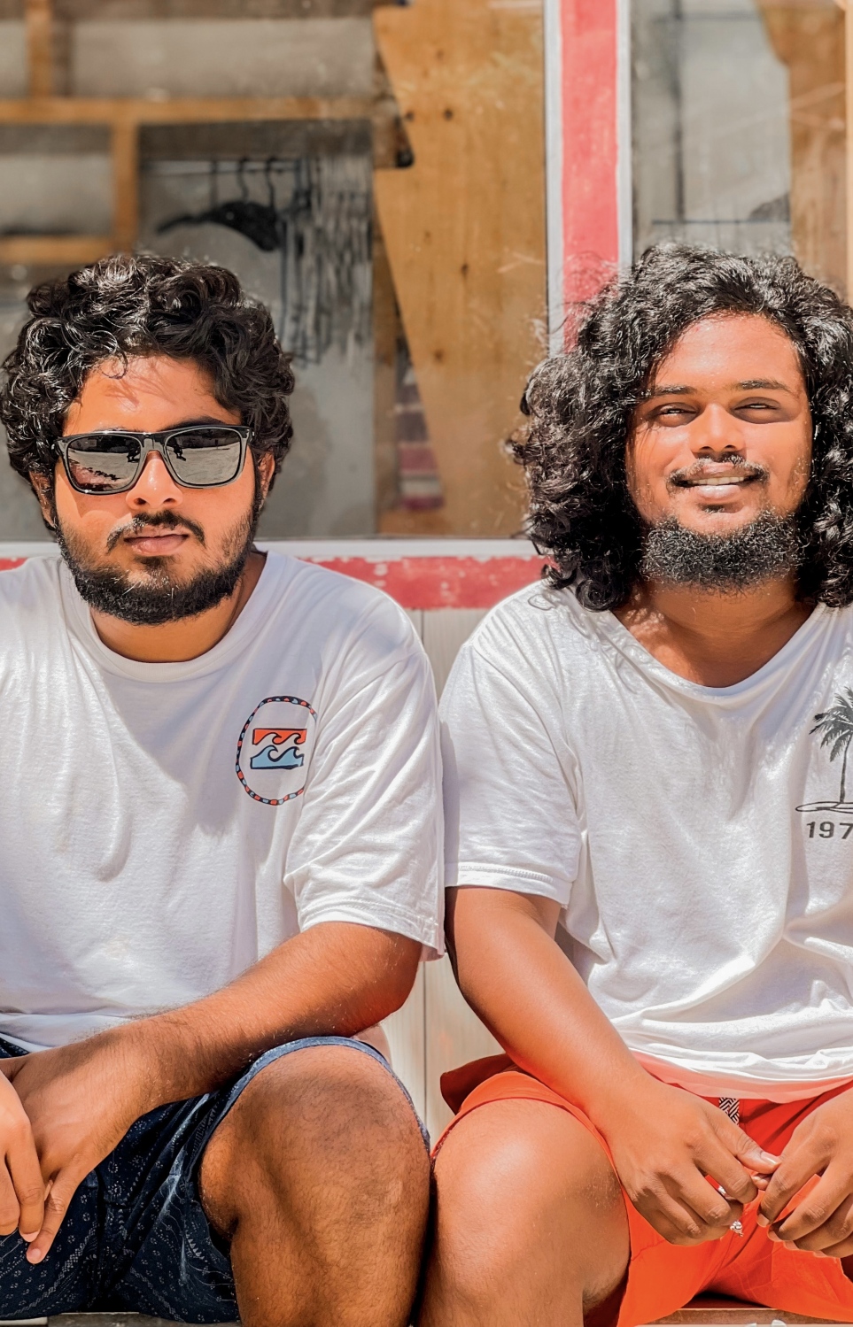 މޯޑު އޭނާގެ ރަހުމަތްތެރިއަކާ އެކު