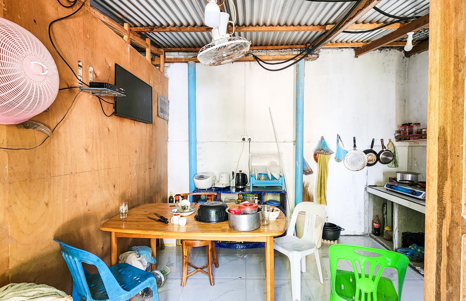 ގޭގައި ހުރި ބަދިގެ އާއި ކާގެ -- ފޮޓޯ: މިހާރު