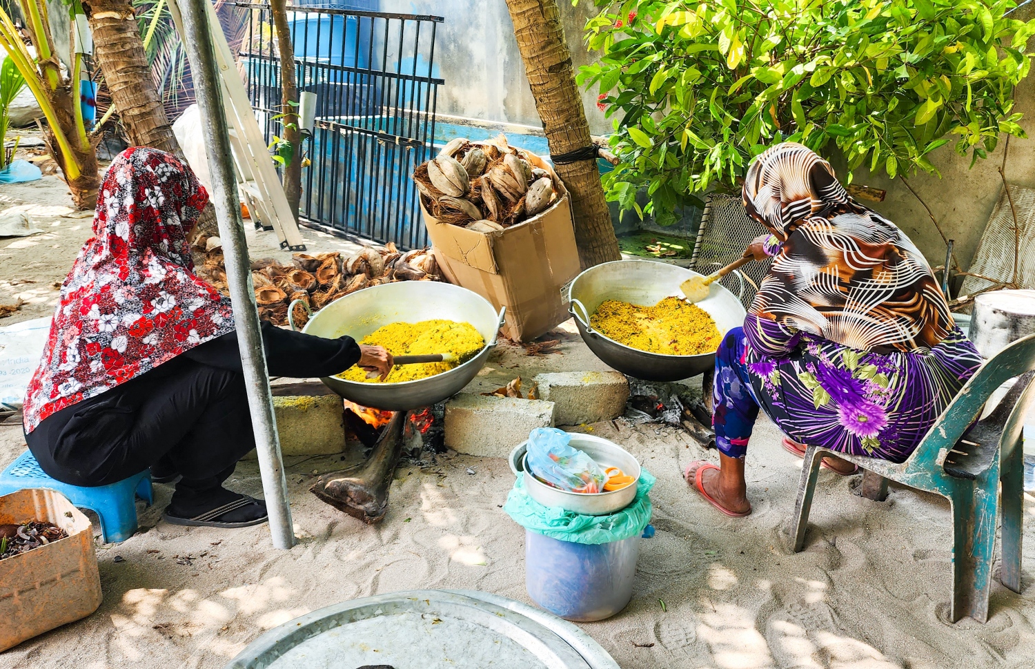 ރޯދަ އަށް ނަސީމާ އާއި އޭނާގެ ރަހުމަތްތެރިއަކު ހަވާދު ހަދަނީ -- ފޮޓޯ: އިސްމާއިލް ނަސީރު/ މިހާރު