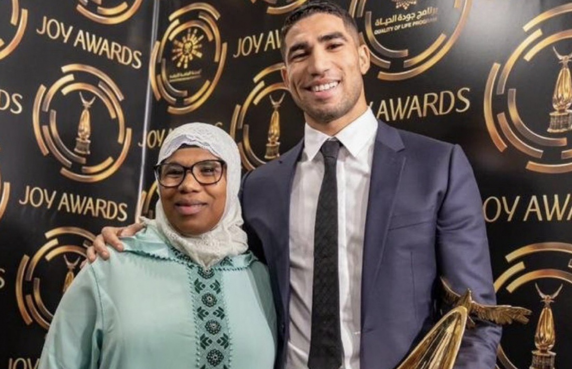 ހަކީމީގެ މުދާތައް މަންމަ ނަންމަތީގައި، ކުރީގެ އަންހެނުންނަށް އެއްޗެއް ލިބޭ ގޮތެއް ނުވި