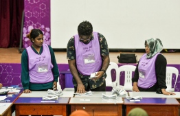 Counting of votes underway in the polling station set up in Malé City Izzuddin School -- photo: Nishan Ali