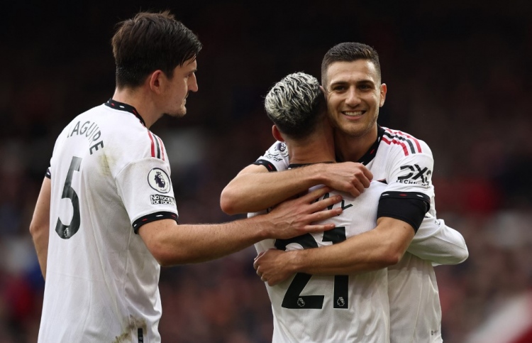 ޔުނައިޓެޑް ތިން ވަނައިގައި ކޮންޓްރޯލް ނަގައިފި