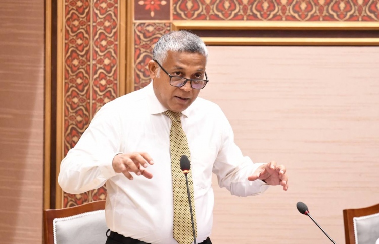 މަސައްކަތް ގިނަކަމުން ސަރުކާރު އޮތީ އޯވަލޯޑްވެފައި!