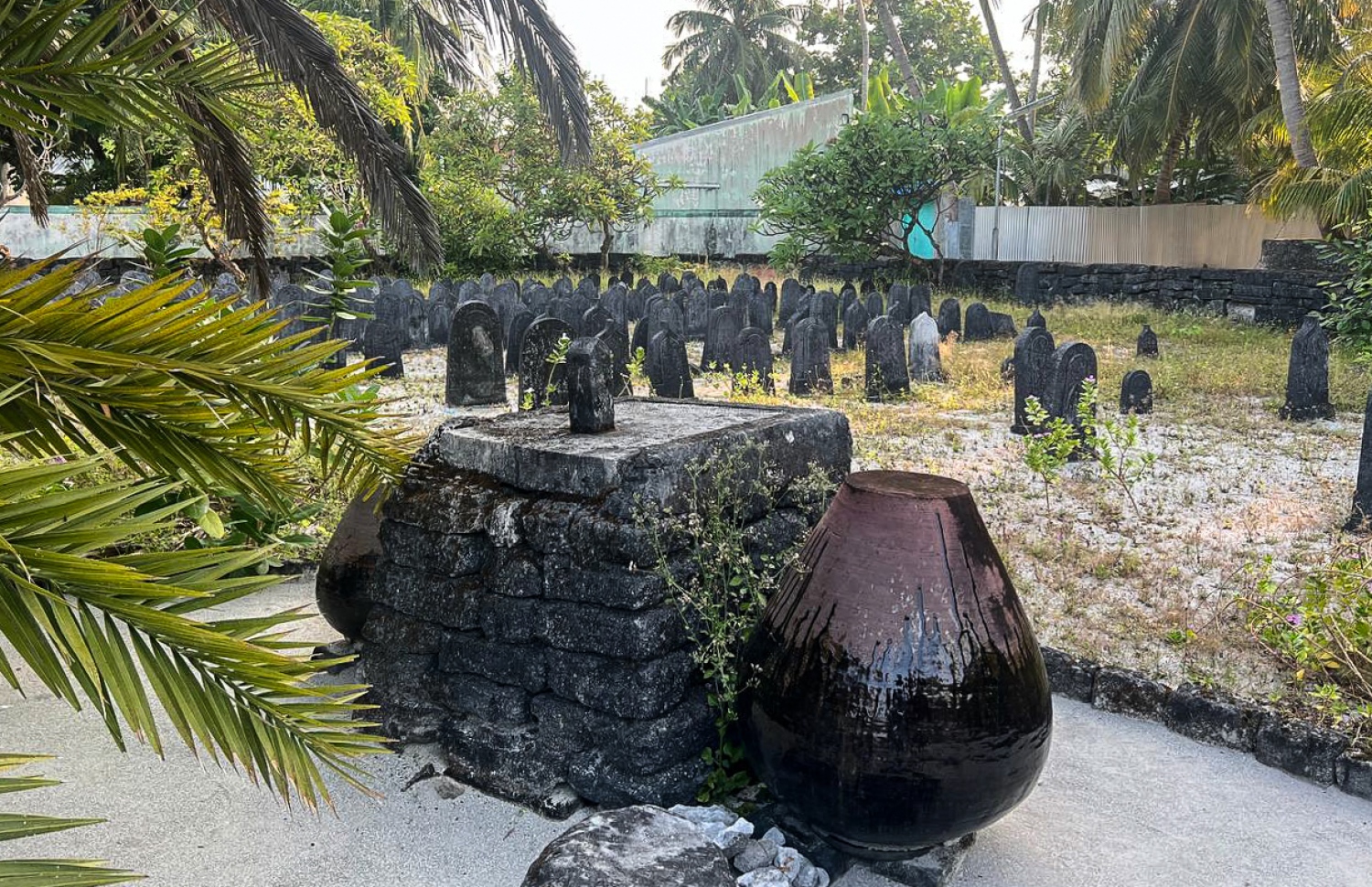 ވަގުތު ގާ: މި ރަށުގައި ކުރިން  ބަންގި ގޮވައި އުޅެނީ މި ގަލުގެ ހިޔަންޏަށް ބަލައިގެން.