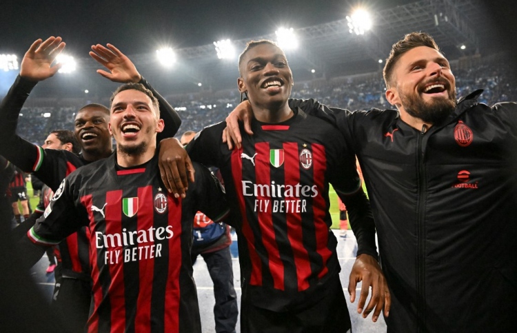 މިލާން 16 އަހަރަށް ފަހު ޗެމްޕިއަންސް ލީގު ސެމީ އަށް