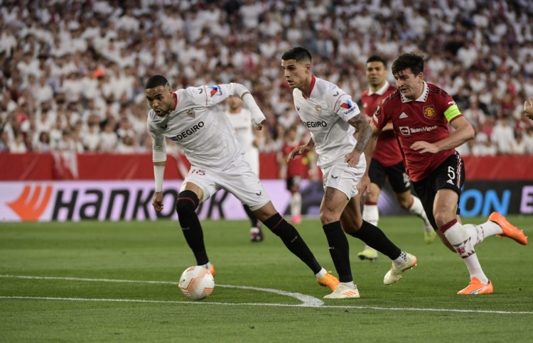 މޮރޮކޯގެ އައްނަސީރީގެ ގޯލުތަކުން ޔުނައިޓެޑް ކަޓުވާލައިފި