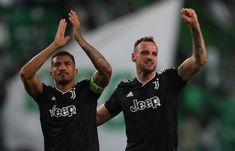 ޔުވެންޓަސް އަތުން އަތުލި 15 ޕޮއިންޓް ވަގުތީގޮތުންދީފި