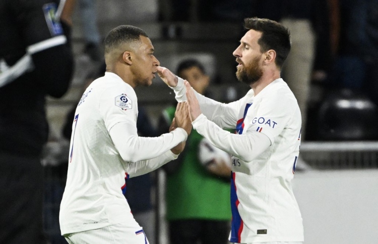 އެމްބާޕޭގެ ދެގޯލުން މޮޅުވެ ޕީއެސްޖީ ލީގު ހޯދުމާ ގާތަށް