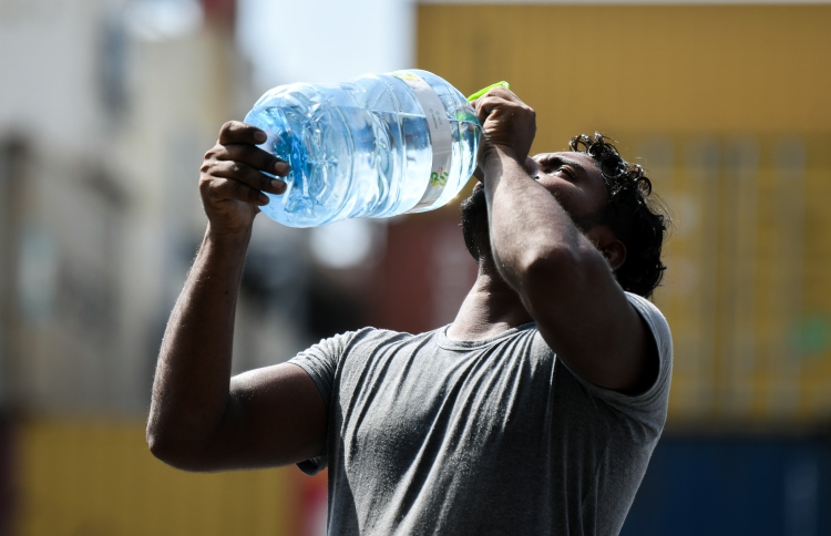 ގަދަ ހޫނުން ފިހެނީ، މޫސުމީ ނުރައްކާ އޮތީ ކުރިއަށް!