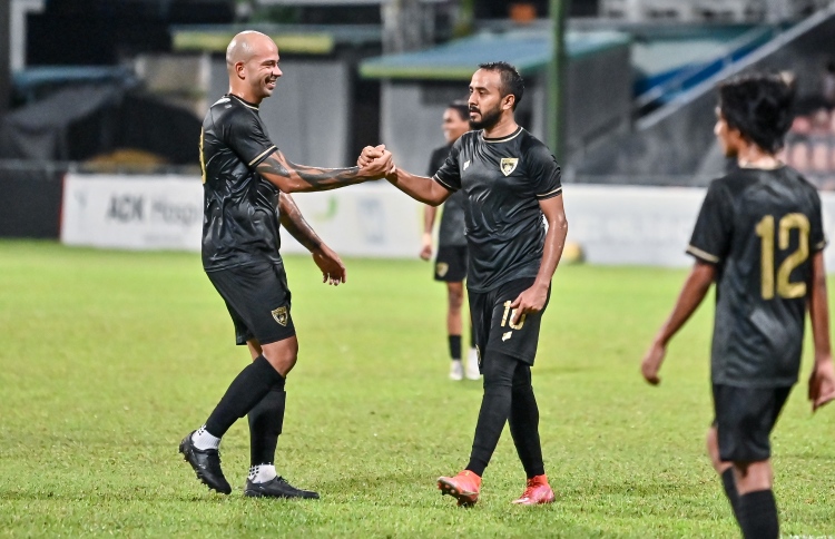 ވެލެންސިއާ ބަލިކޮށް އީގަލްސް ސެމީ އަށް