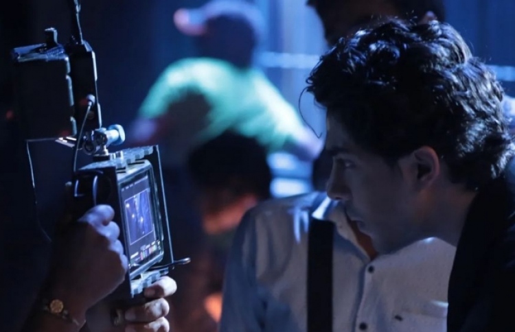 އާރްޔަން ހާން ޑައިރެކްޓުކުރި އިސްތިހާރު ނެގި ސެޓުގެ ތެރެއިން