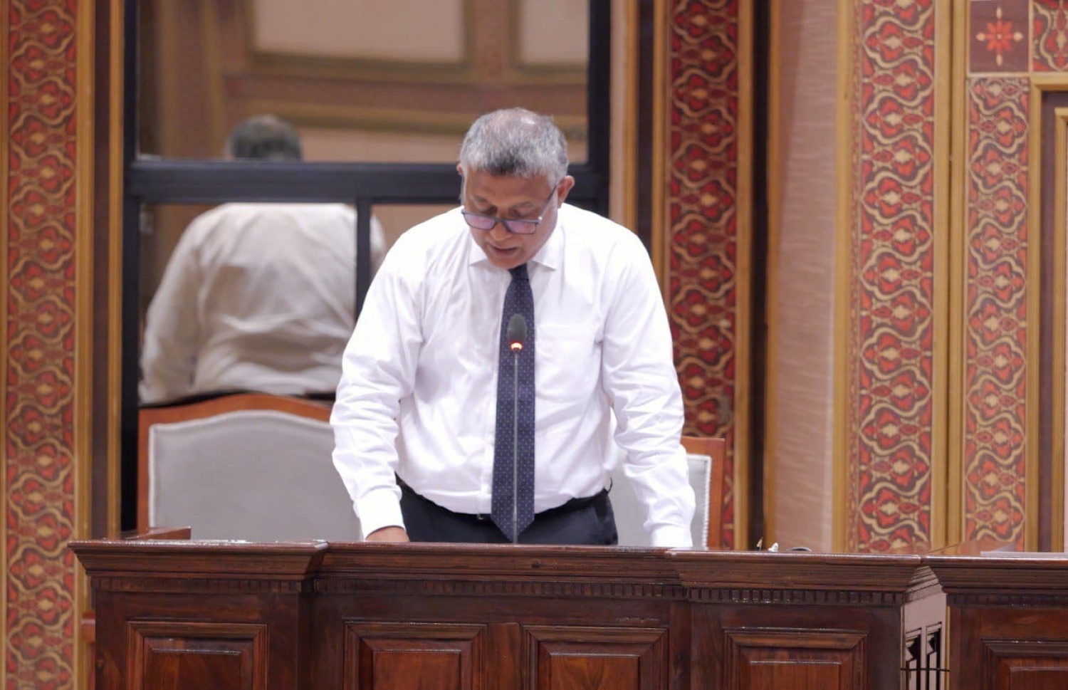 ހައުސިން މިނިސްޓަރު މުހައްމަދު އަސްލަމް މިއަދު މަޖިލީހަށް ހާޒިރުވެ މެންބަރުންގެ ސުވާލުތަކަށް ޖަވާބު ދެއްވަނީ --- ފޮޓޯ: މަޖިލިސް