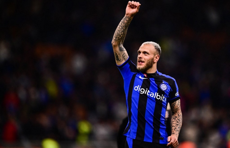 ޔުވެންޓަސް ބަލިކޮށް އިންޓަ ފައިނަލަށް