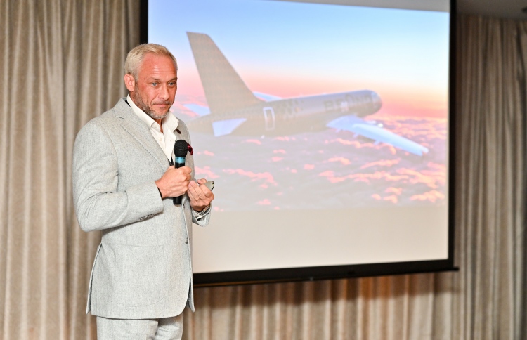 ބިއޯންޑްގެ ކެބިން ކްރޫންނަށް ވާން 4000 އެޕްލިކޭޝަން