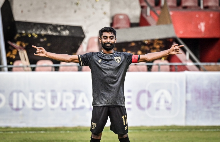 އިތުރު ވަގުތުގައި ބުރު ބަލިކޮށް އީގަލްސް ފައިނަލަށް