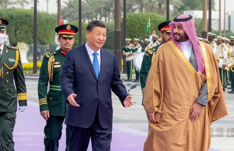 މެދުއިރުމަތިން އެމެރިކާގެ ބާރު ދޫވެ ދައުރު ޗައިނާ އަށް