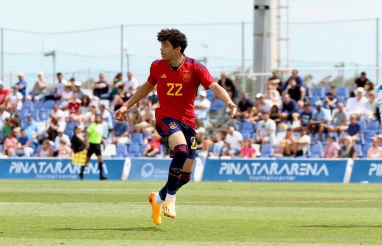 މާސެލޯގެ ދަރިފުޅު ސްޕެއިންގެ ޒުވާން ޓީމަށް ކުޅެނީ