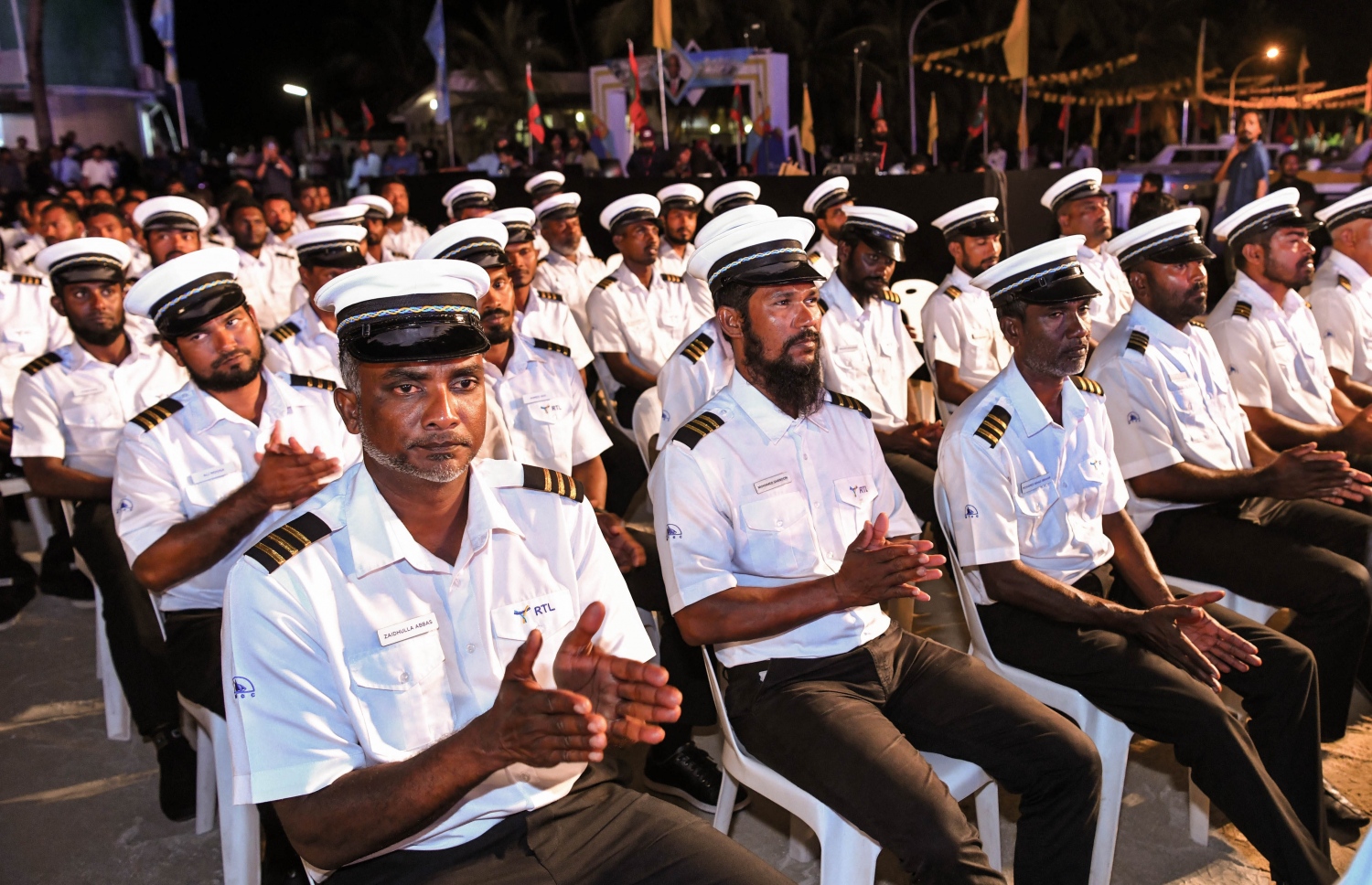 އާރްޓީއެލް ހިދުމަތް ދޭ އެމްޓީސީސީގެ މުވައްޒަފުންތަކެއް-- ފޮޓޯ: އެމްޓީސީސީ