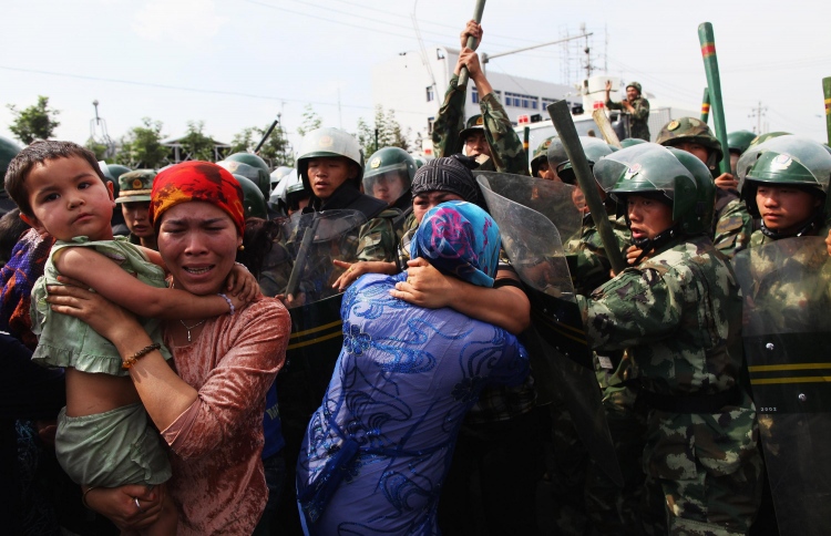 ގުރްއާން ގެންގުޅޭތީ އުއިގާ މުސްލިމުން ހަރުކަށި