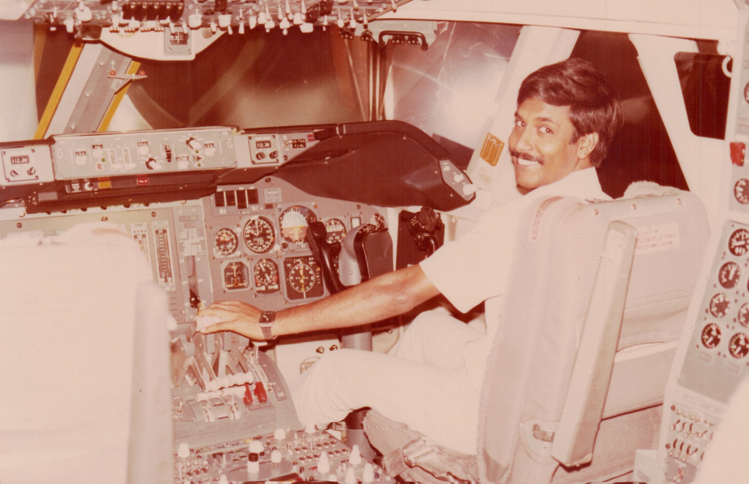 ރަޝީދު މަތިންދާބޯޓު ދުއްވަނީ.