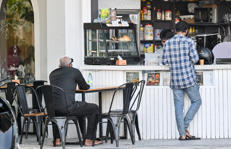 ހުޅުމާލެ މަގުތަކުން ގޮނޑިމޭޒު ނަގަން އަންގައިފި