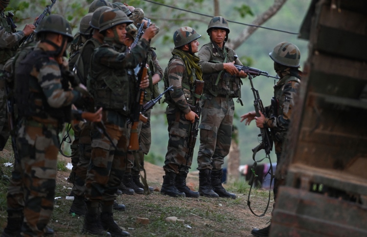 އިންޑިޔާގެ ނަސްލީ ތަޅާފޮޅުންތަކުގައި 50 މަރު